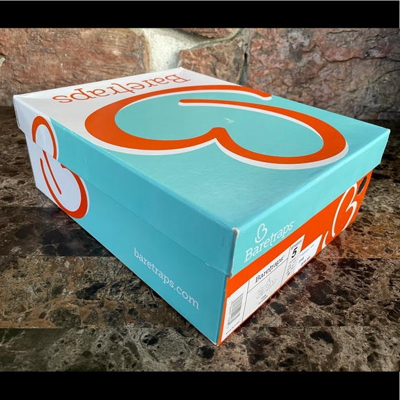 NEW Baretraps Girls' Sloane Athletic Sneakers - Picture 16 of 16